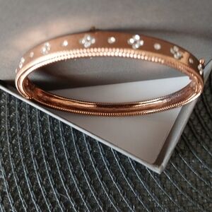 Artune Jewelry Rose Gold Plated Floral Swsrovski Crystal Bangle Bracelet